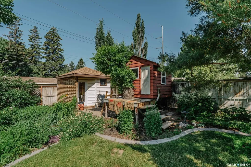 2704 Preston Avenue S Saskatoon SK S7J 2G6