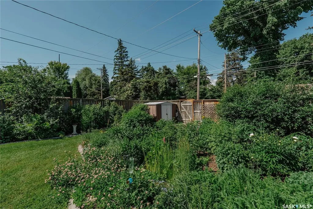 2704 Preston Avenue S Saskatoon SK S7J 2G6