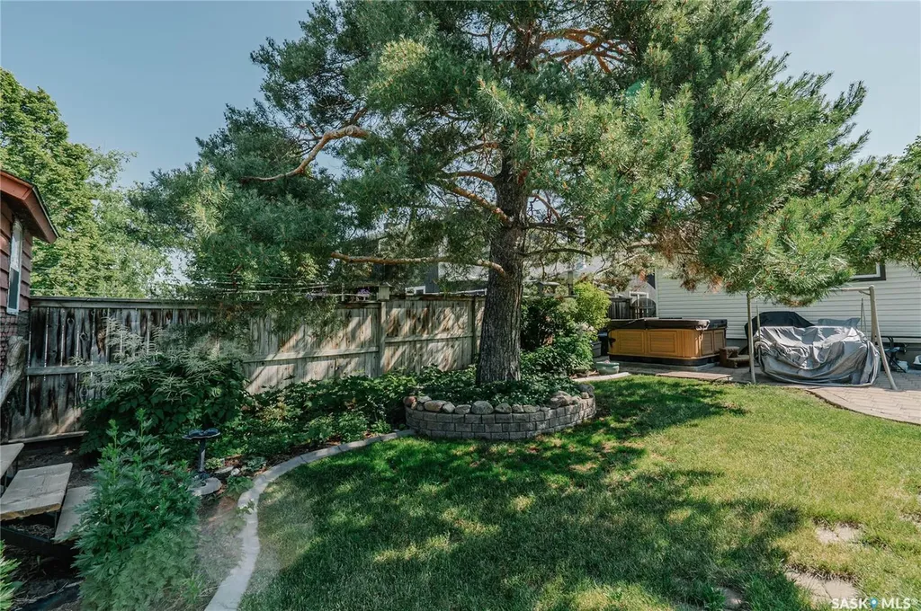 2704 Preston Avenue S Saskatoon SK S7J 2G6