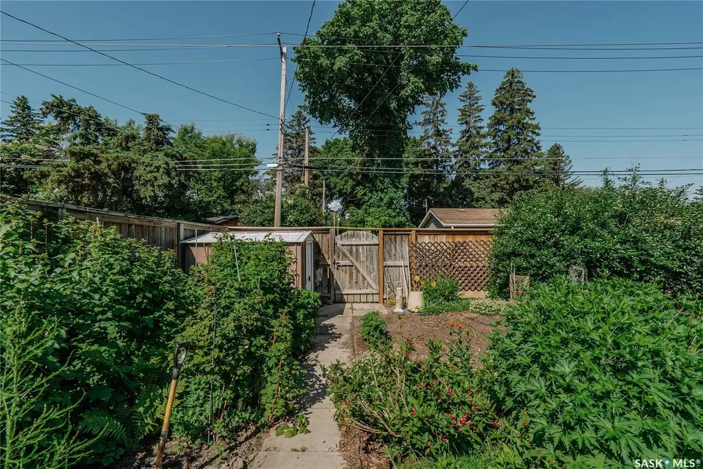 2704 Preston Avenue S Saskatoon SK S7J 2G6