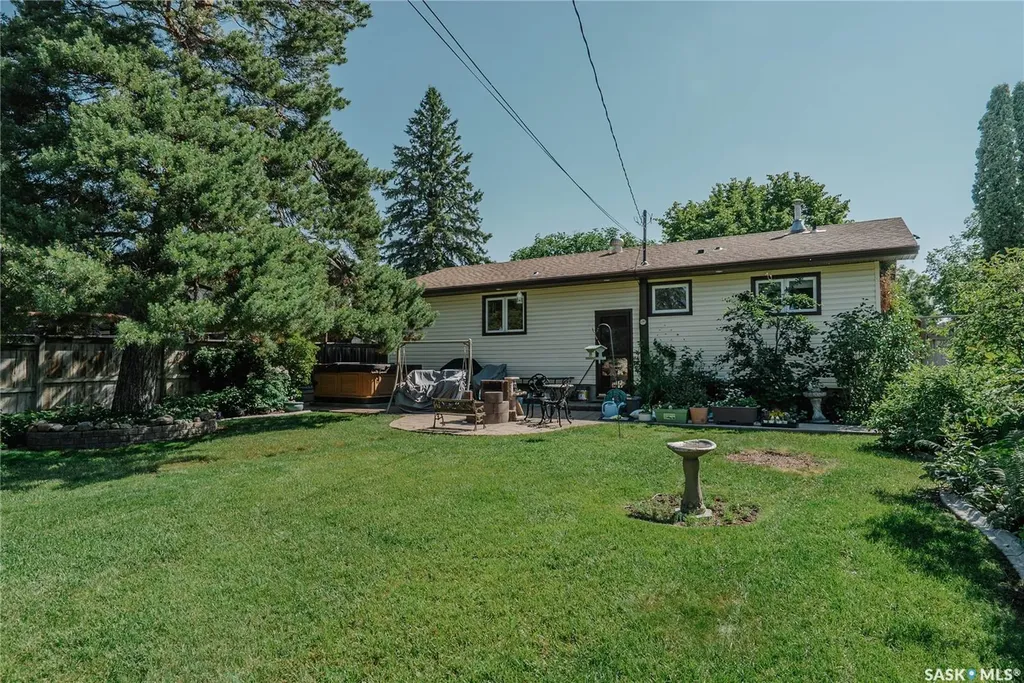 2704 Preston Avenue S Saskatoon SK S7J 2G6