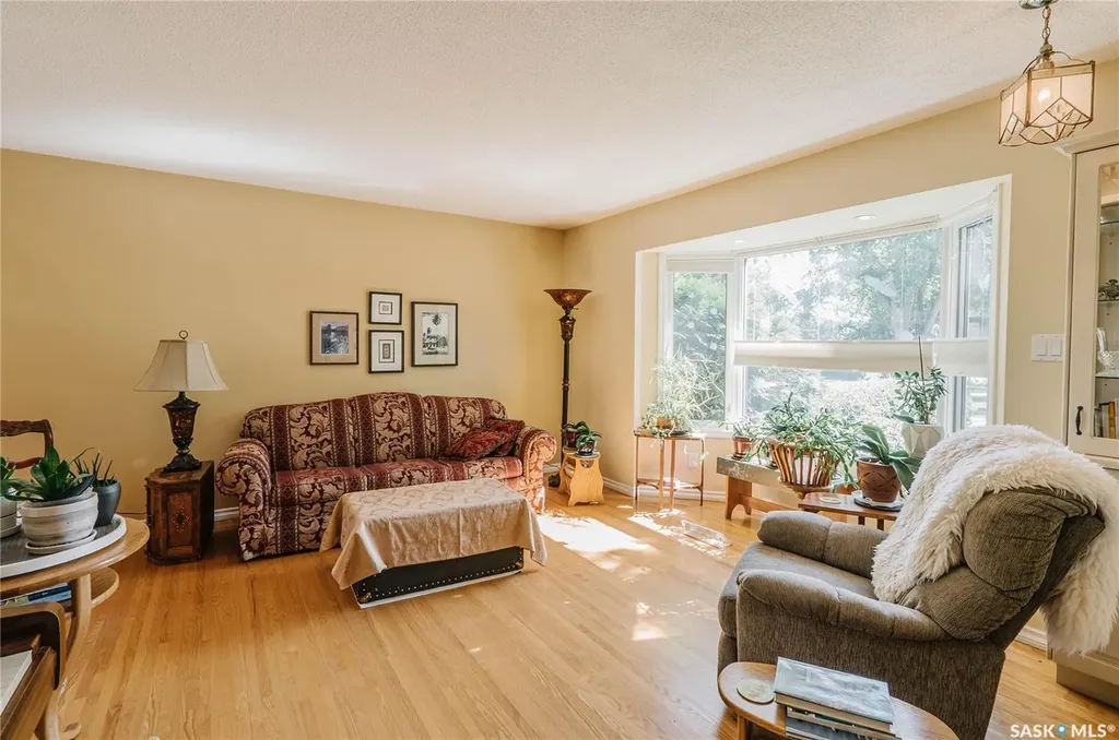 2704 Preston Avenue S Saskatoon SK S7J 2G6