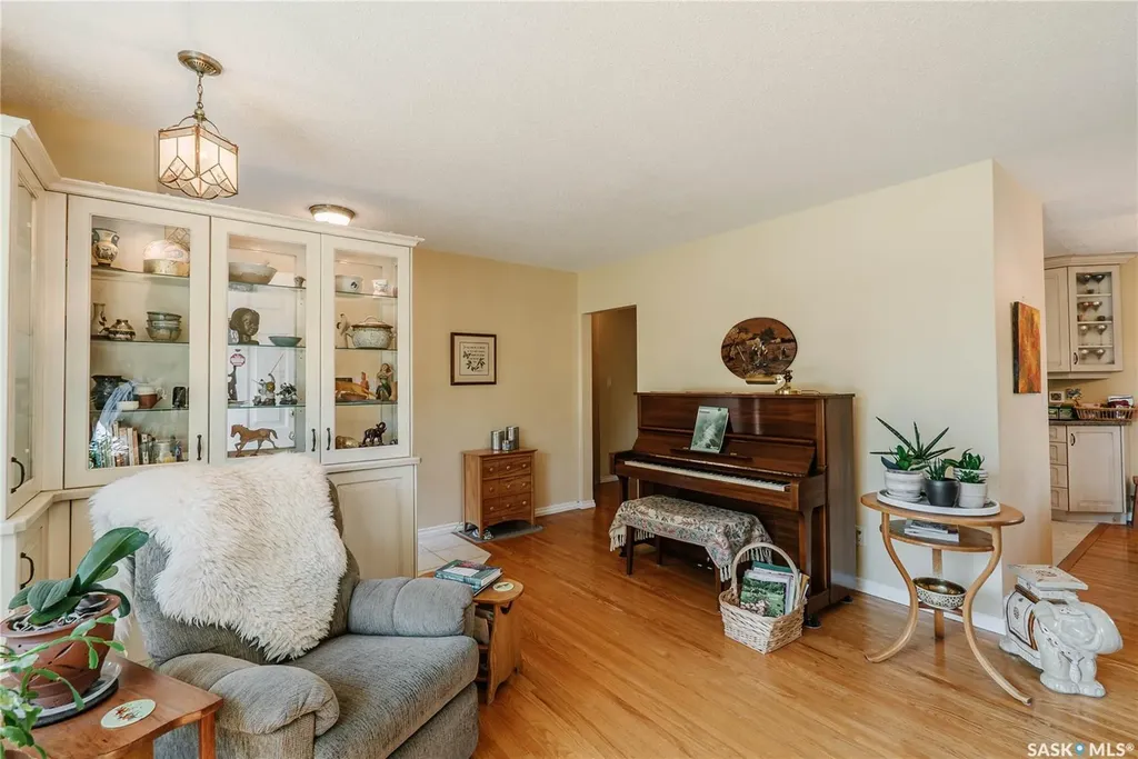 2704 Preston Avenue S Saskatoon SK S7J 2G6