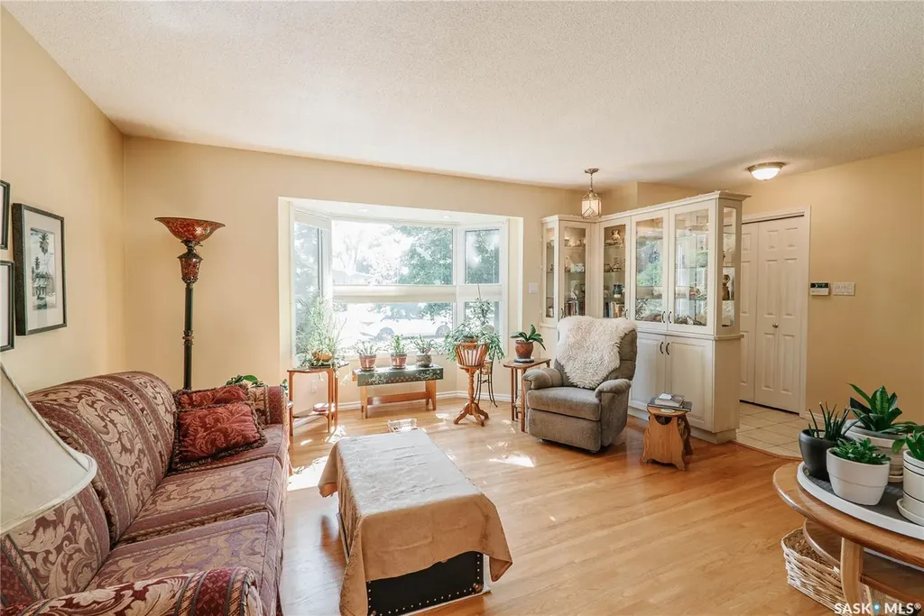 2704 Preston Avenue S Saskatoon SK S7J 2G6