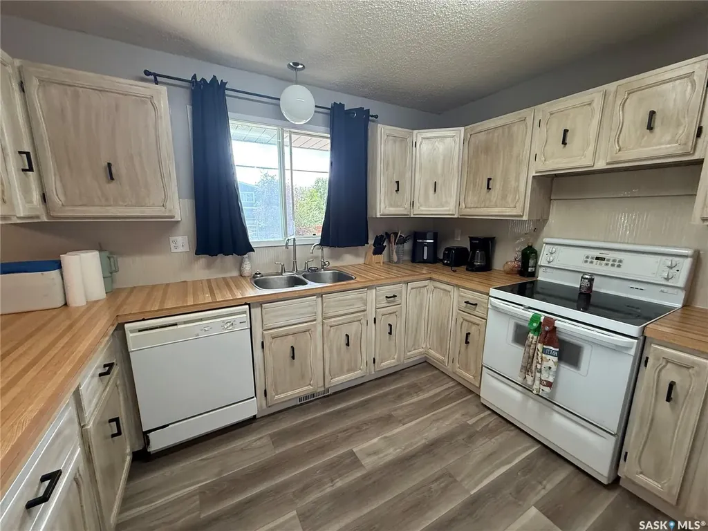 514 Main Street SW Eston SK S0L 1A0