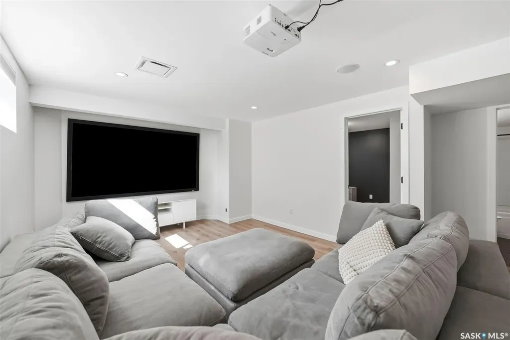 1339 Pringle Manor Saskatoon SK S7T 0S6