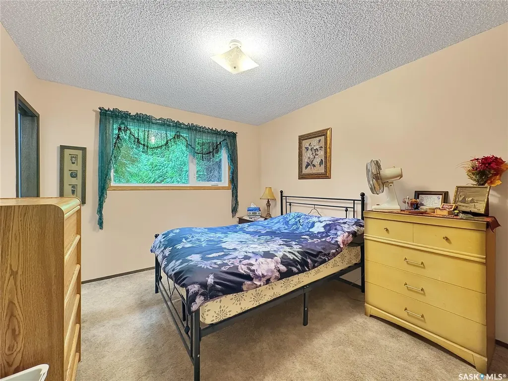 8903 Thomas Avenue North Battleford SK S9A 3H4