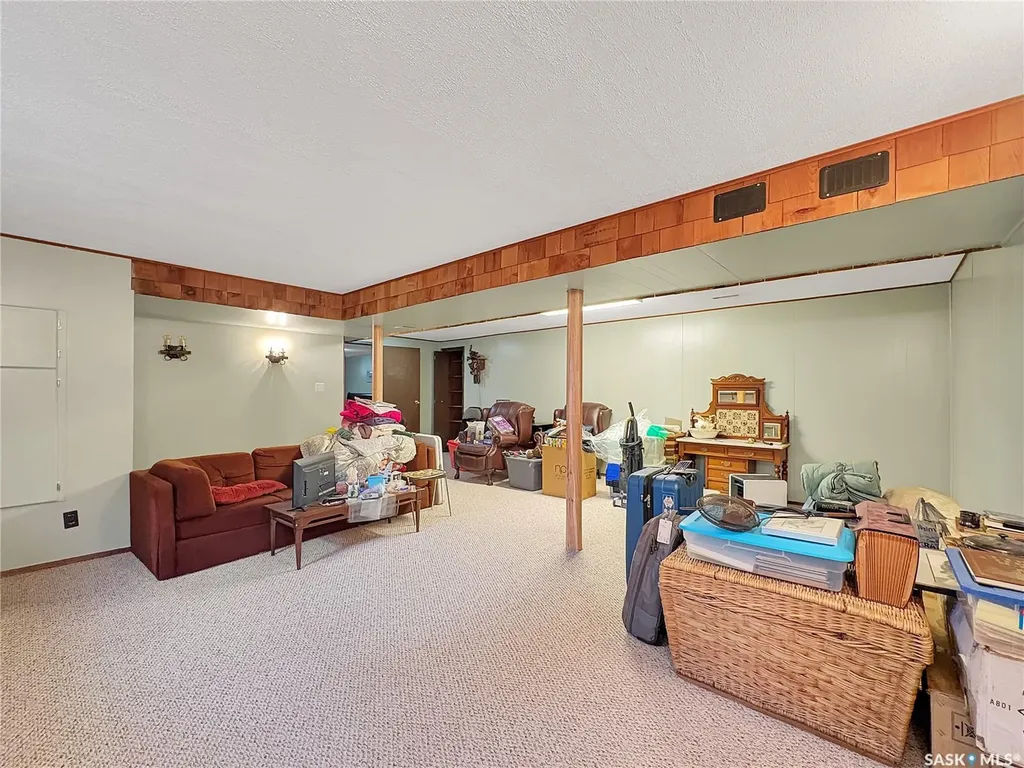 8903 Thomas Avenue North Battleford SK S9A 3H4
