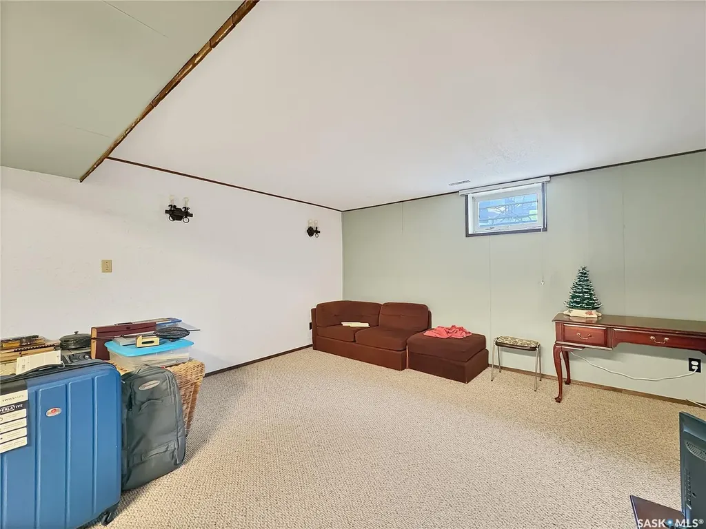 8903 Thomas Avenue North Battleford SK S9A 3H4