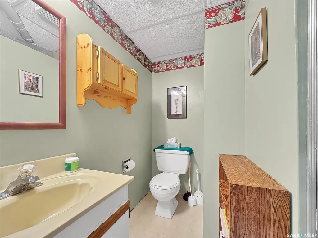 8903 Thomas Avenue North Battleford SK S9A 3H4