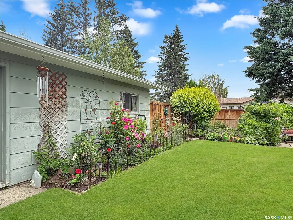 8903 Thomas Avenue North Battleford SK S9A 3H4