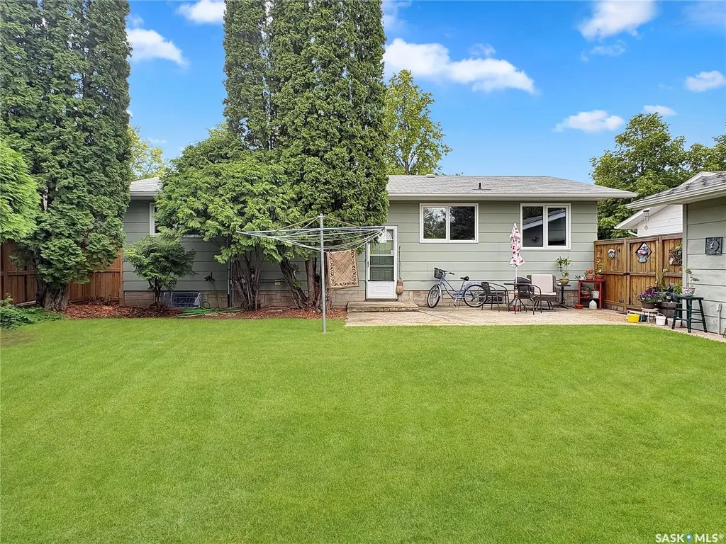 8903 Thomas Avenue North Battleford SK S9A 3H4