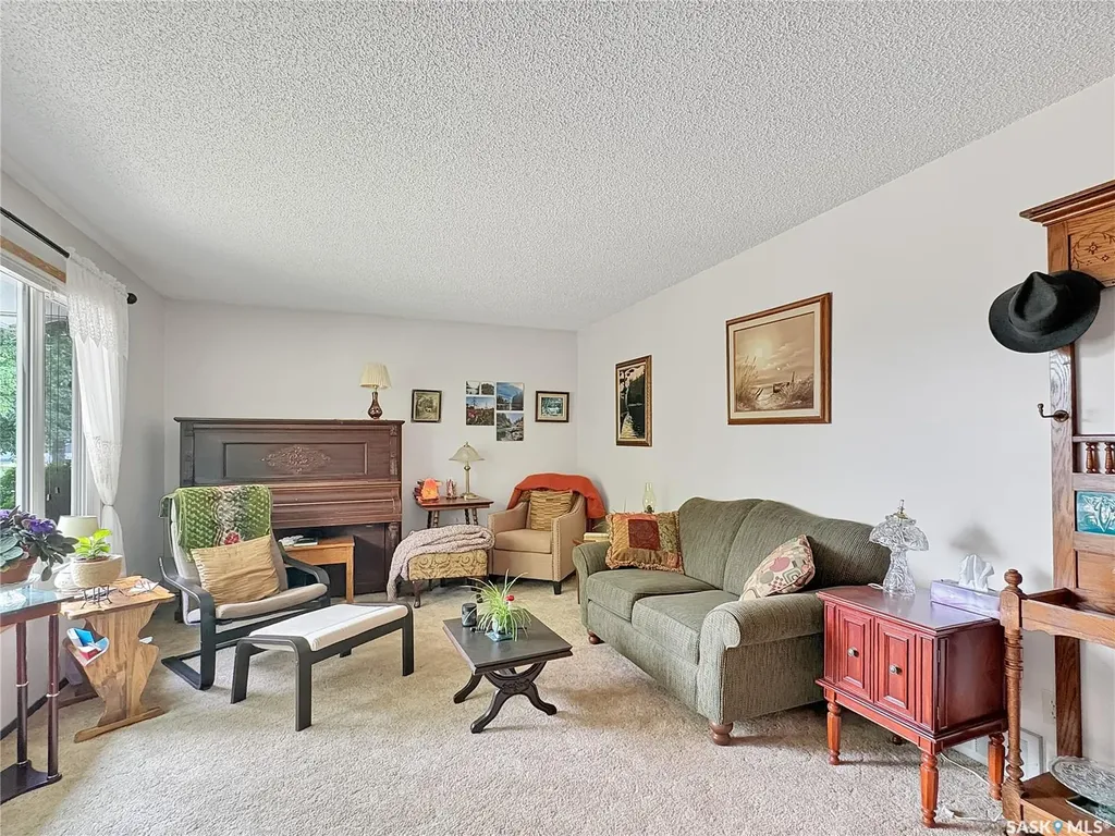8903 Thomas Avenue North Battleford SK S9A 3H4