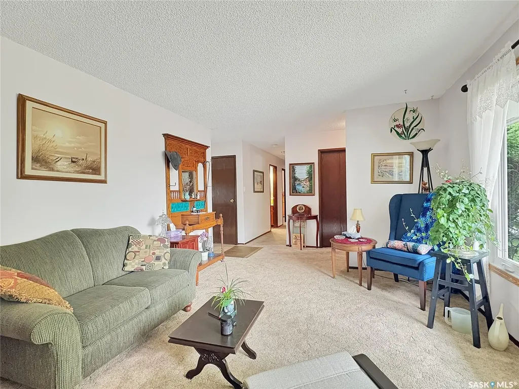 8903 Thomas Avenue North Battleford SK S9A 3H4