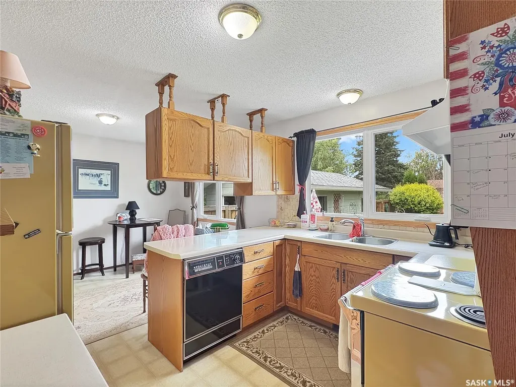 8903 Thomas Avenue North Battleford SK S9A 3H4
