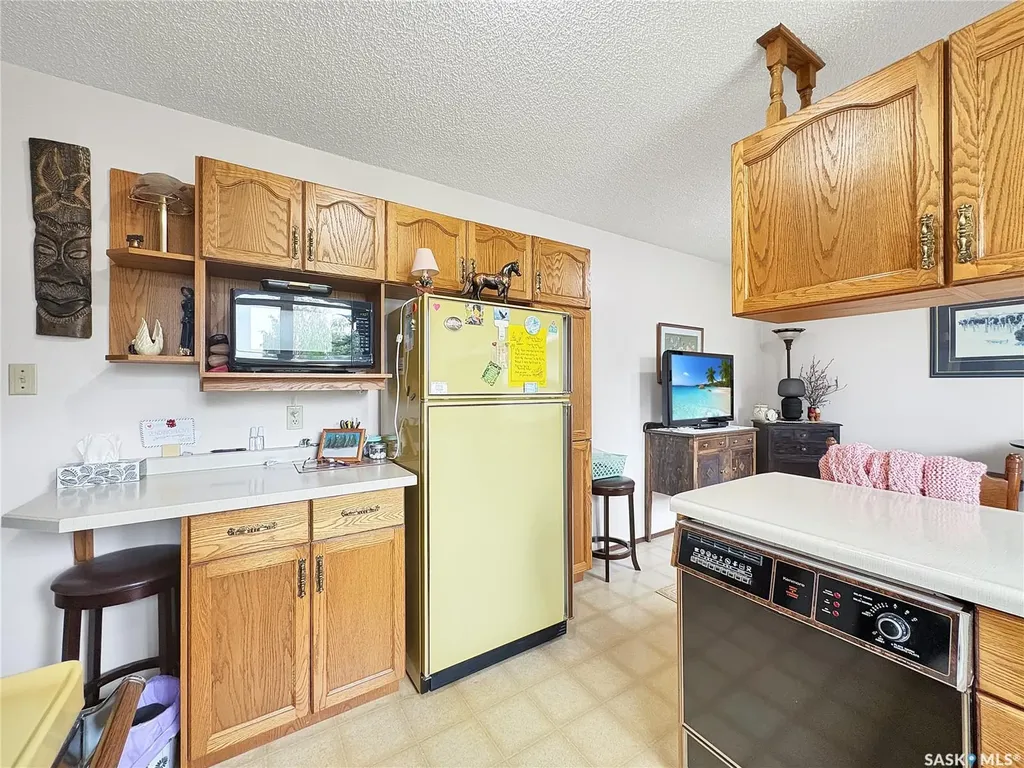 8903 Thomas Avenue North Battleford SK S9A 3H4