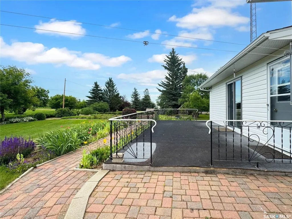 207 3rd Avenue E Scott SK S0K 4A0