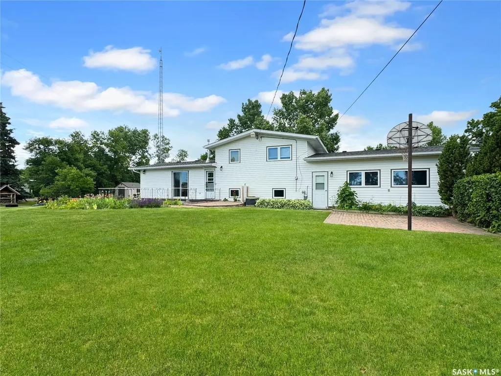 207 3rd Avenue E Scott SK S0K 4A0