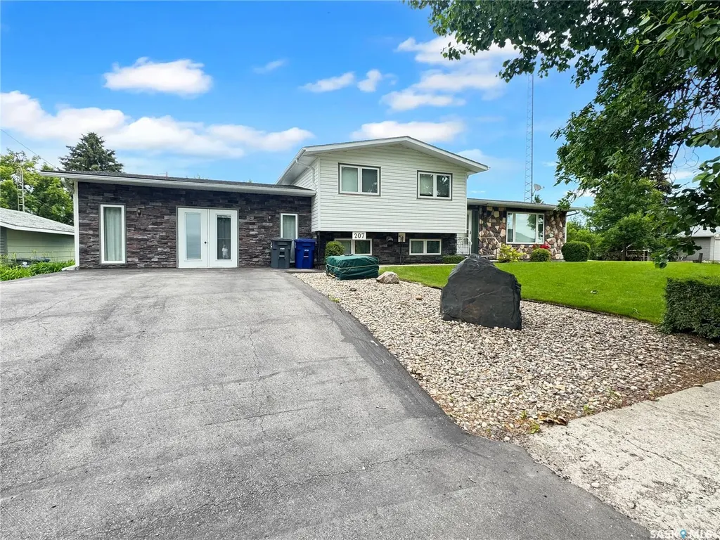 207 3rd Avenue E Scott SK S0K 4A0