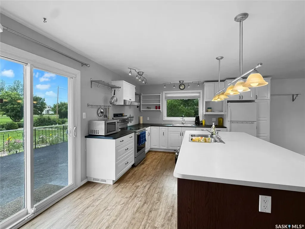 207 3rd Avenue E Scott SK S0K 4A0