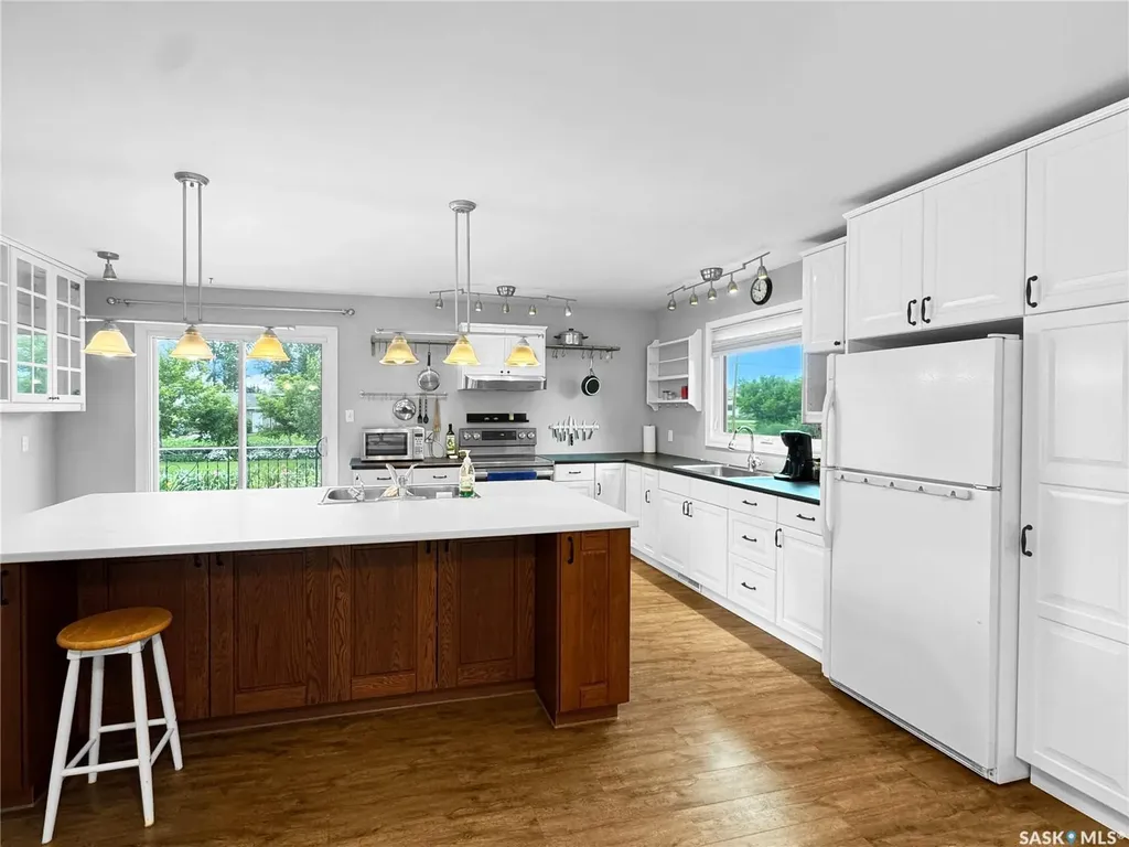 207 3rd Avenue E Scott SK S0K 4A0