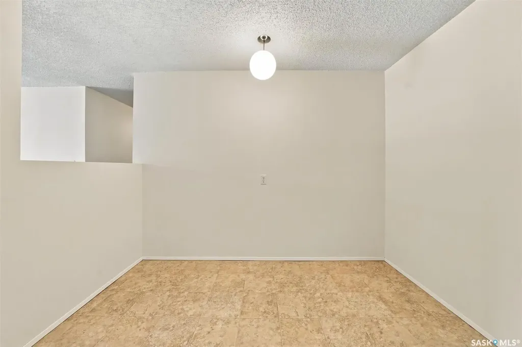 536 4th Avenue N Saskatoon SK S7K 2M7