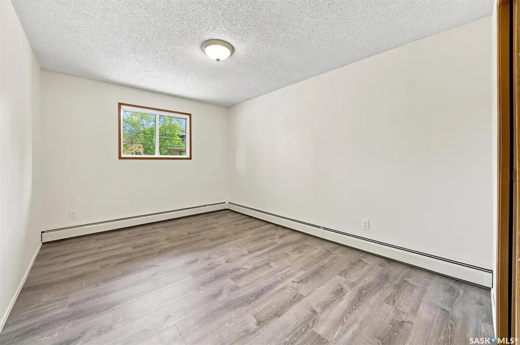 536 4th Avenue N Saskatoon SK S7K 2M7