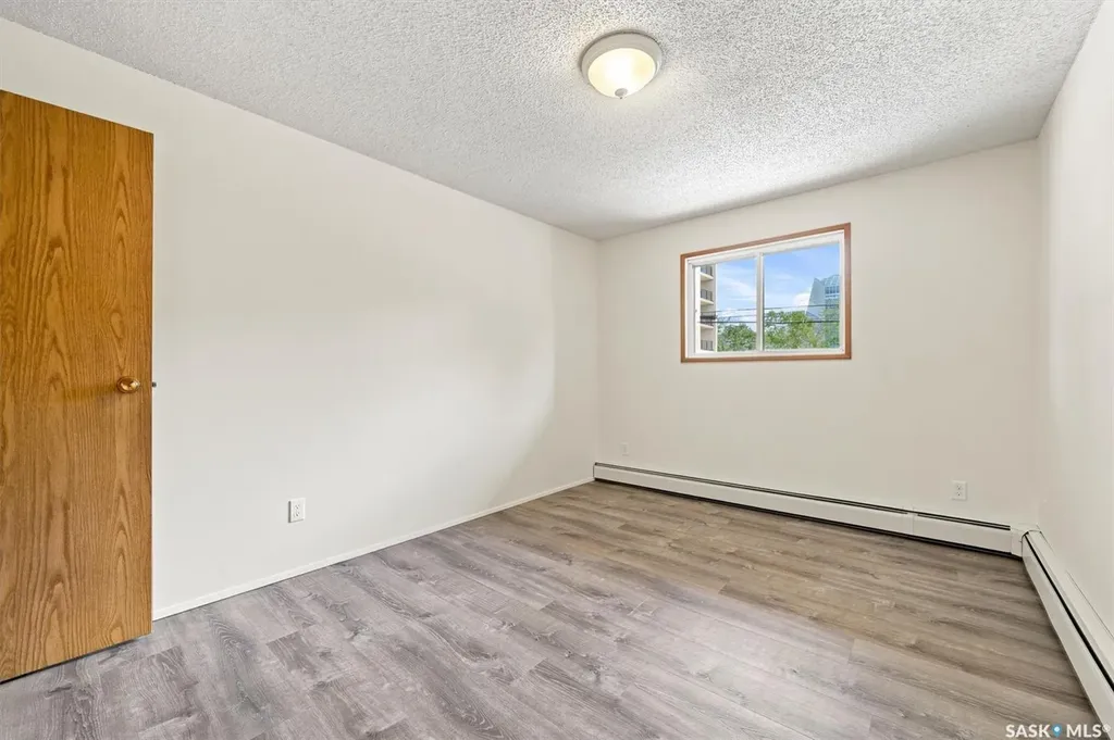536 4th Avenue N Saskatoon SK S7K 2M7