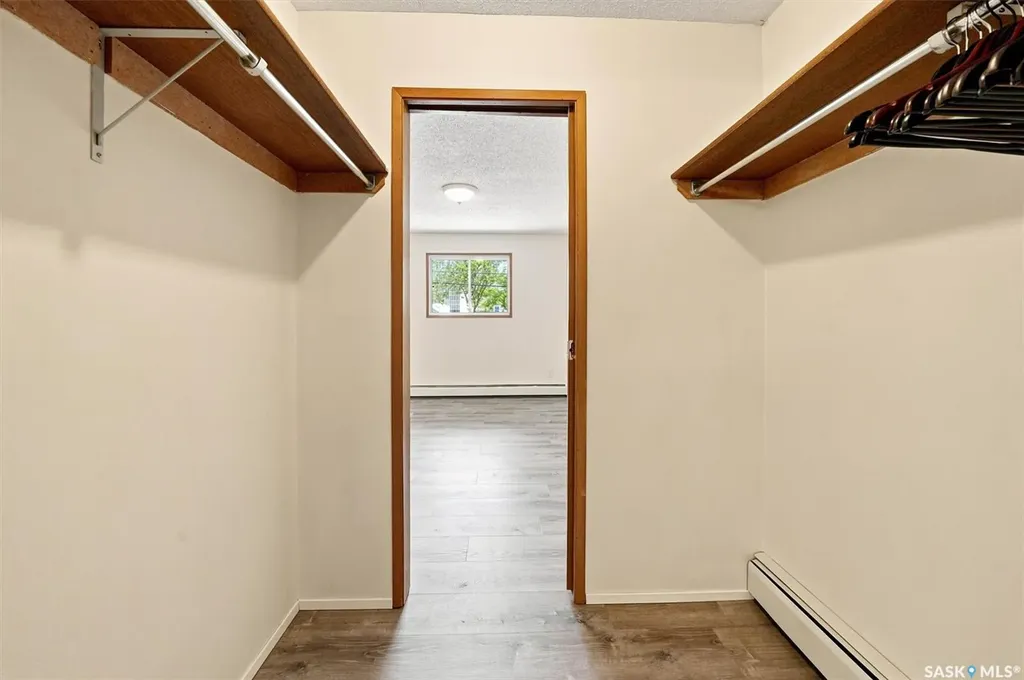 536 4th Avenue N Saskatoon SK S7K 2M7