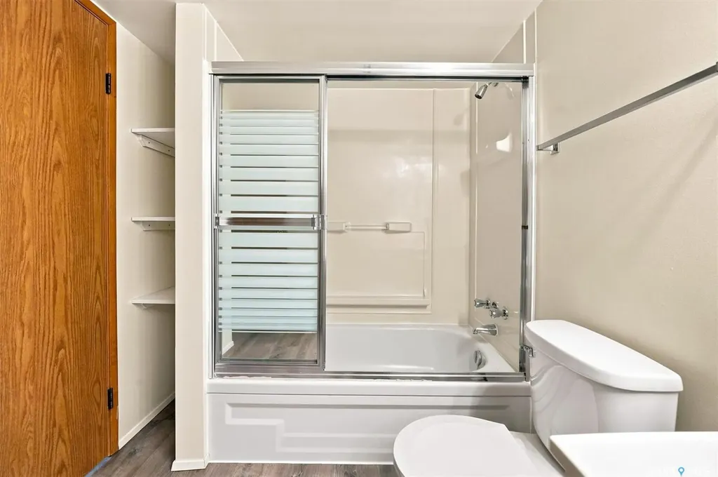 536 4th Avenue N Saskatoon SK S7K 2M7