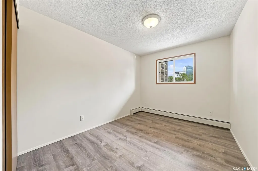 536 4th Avenue N Saskatoon SK S7K 2M7
