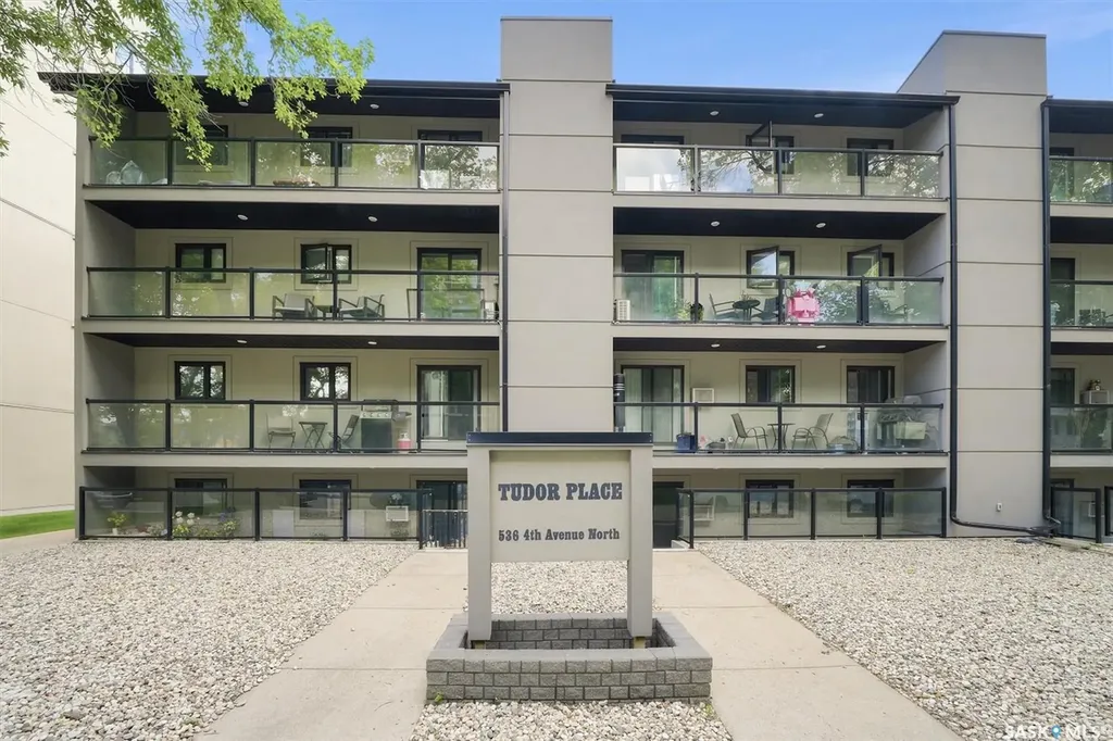 536 4th Avenue N Saskatoon SK S7K 2M7