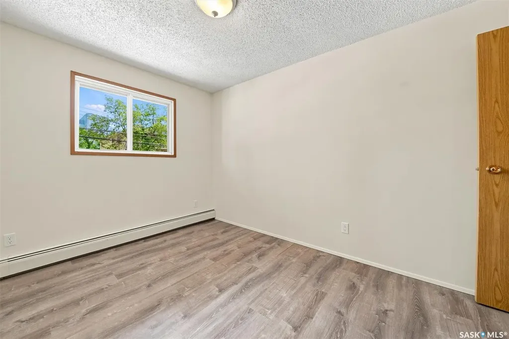 536 4th Avenue N Saskatoon SK S7K 2M7