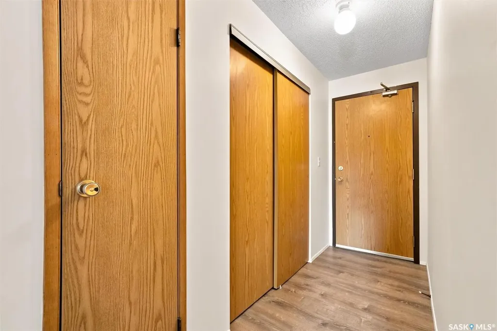 536 4th Avenue N Saskatoon SK S7K 2M7