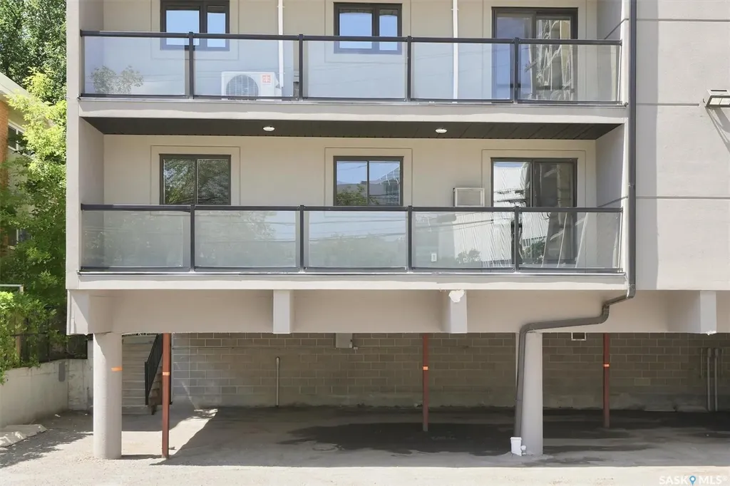 536 4th Avenue N Saskatoon SK S7K 2M7