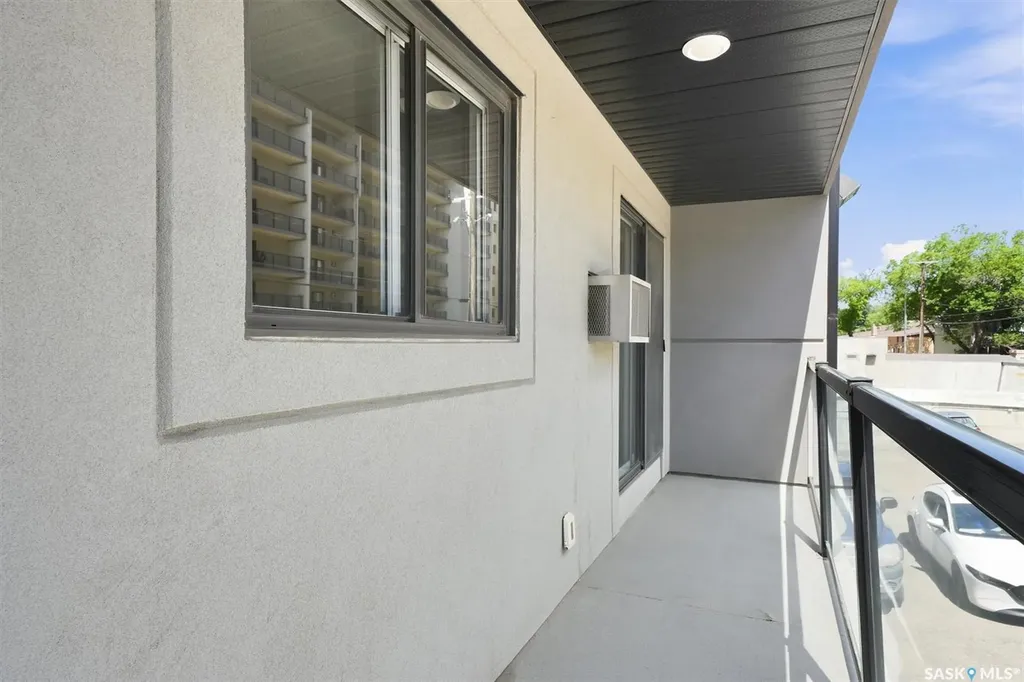 536 4th Avenue N Saskatoon SK S7K 2M7