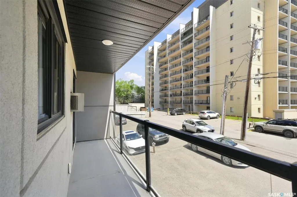 536 4th Avenue N Saskatoon SK S7K 2M7