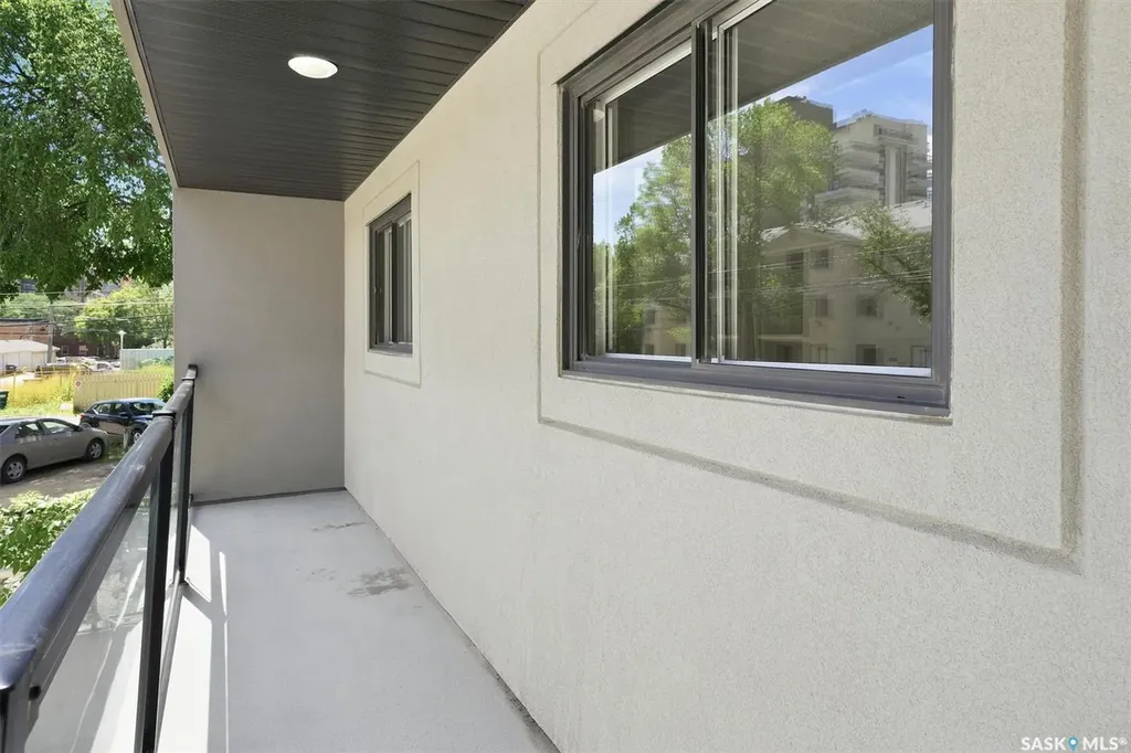 536 4th Avenue N Saskatoon SK S7K 2M7