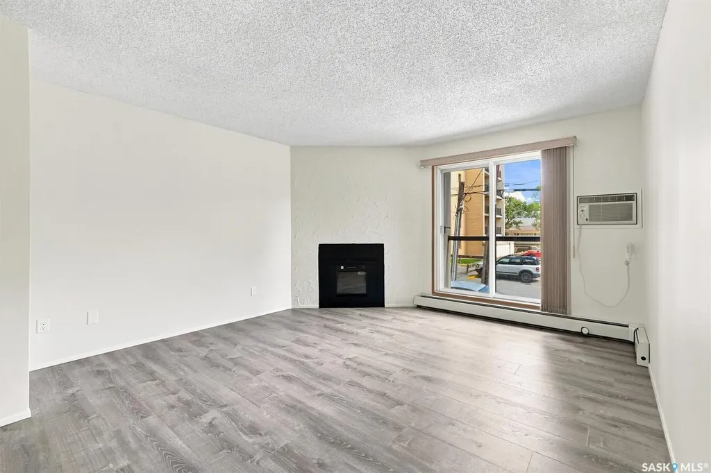 536 4th Avenue N Saskatoon SK S7K 2M7