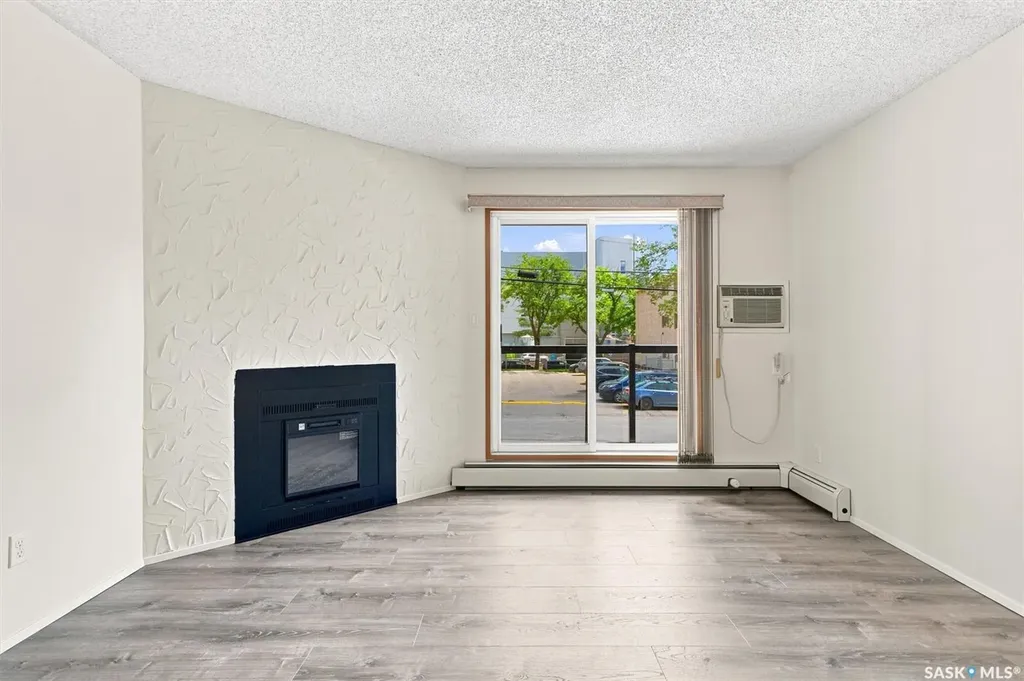 536 4th Avenue N Saskatoon SK S7K 2M7
