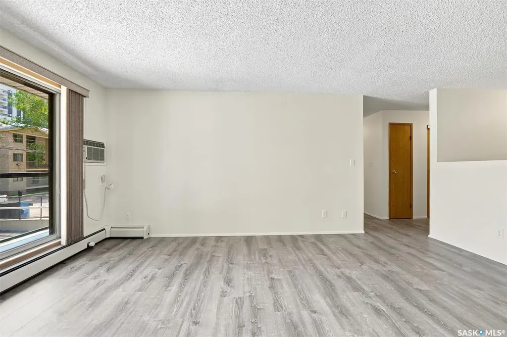 536 4th Avenue N Saskatoon SK S7K 2M7