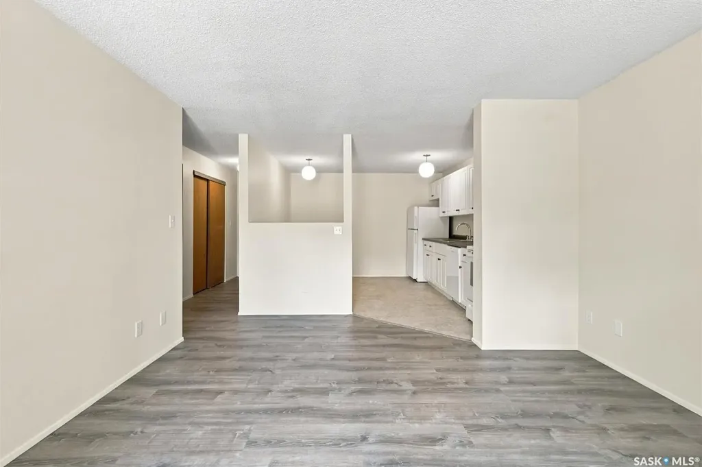 536 4th Avenue N Saskatoon SK S7K 2M7
