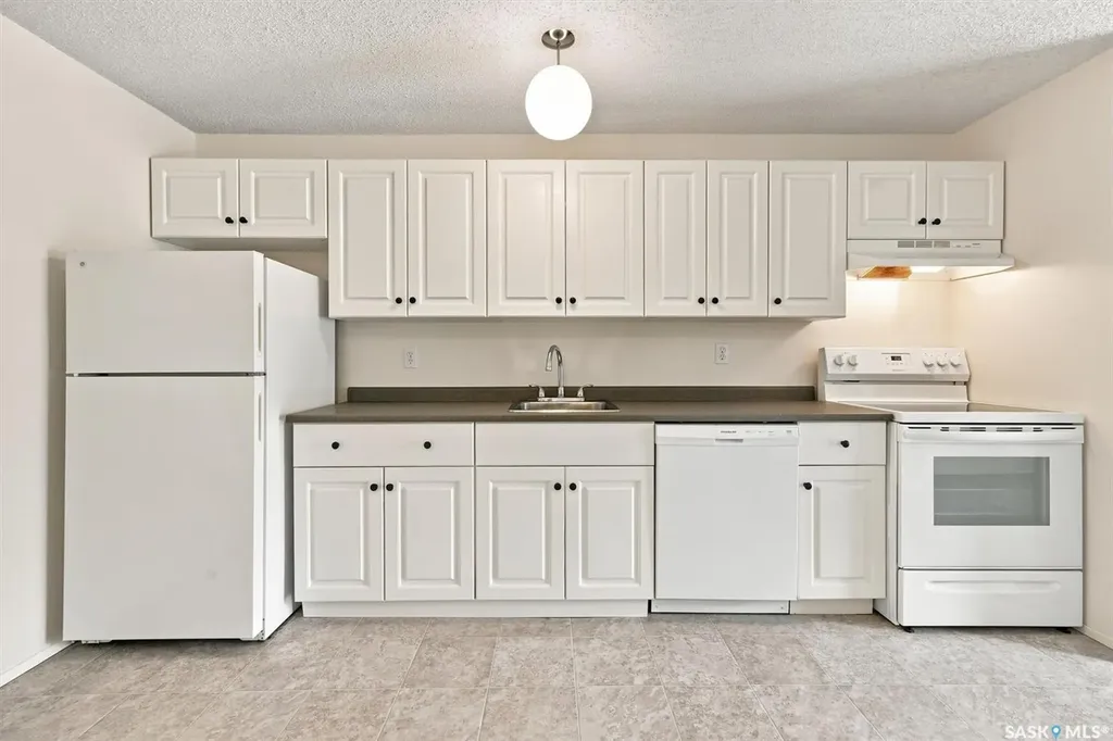 536 4th Avenue N Saskatoon SK S7K 2M7