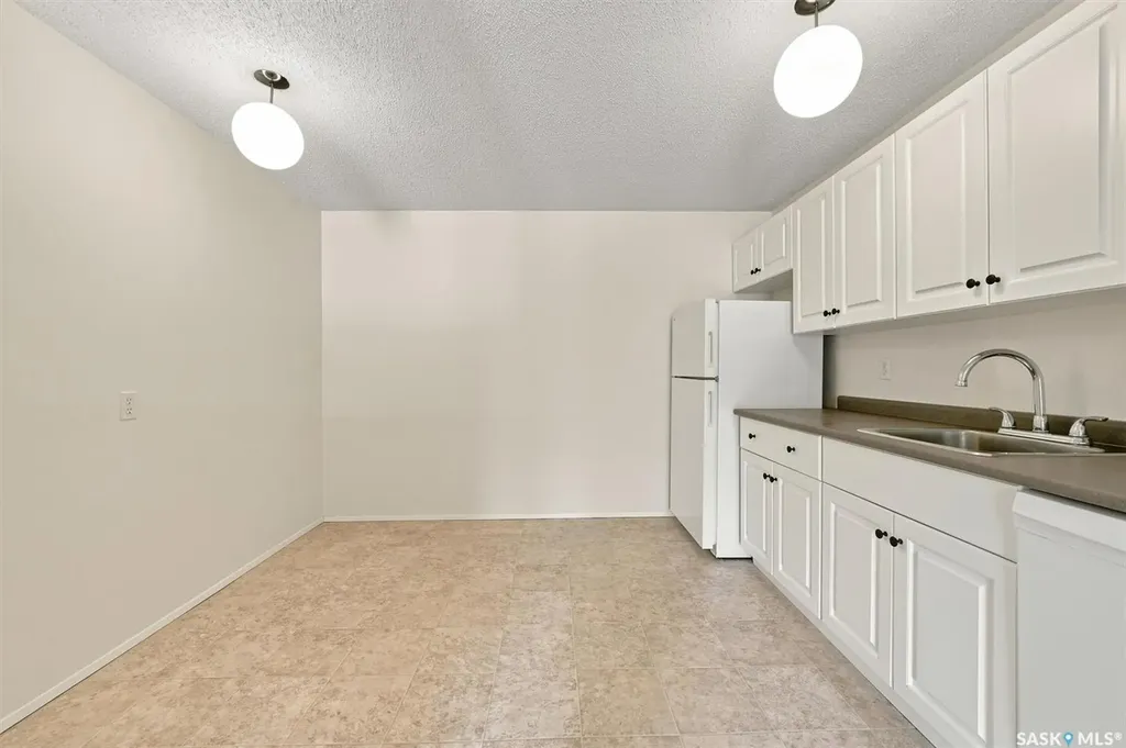 536 4th Avenue N Saskatoon SK S7K 2M7