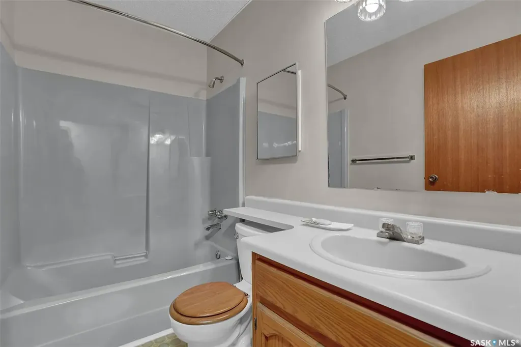 1409 Rothwell Street Regina SK S4N 2B4