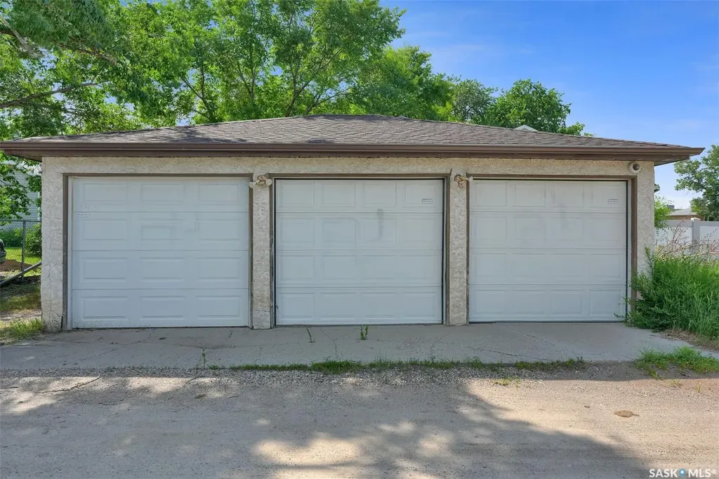 1409 Rothwell Street Regina SK S4N 2B4