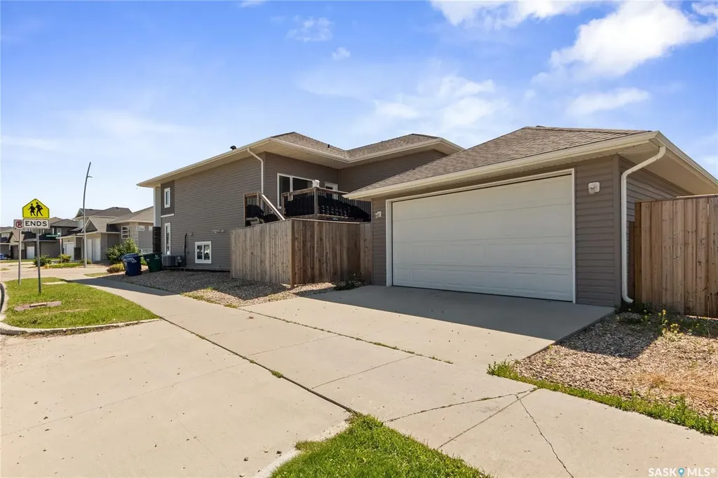 622 Glacial Shores Way Saskatoon SK S7W 0R5