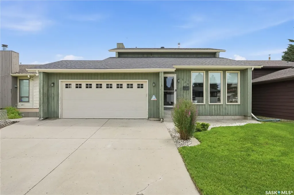 714 Delaronde Crescent Saskatoon SK S7J 3Z8