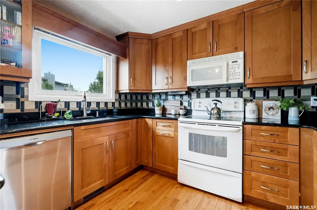 714 Delaronde Crescent Saskatoon SK S7J 3Z8