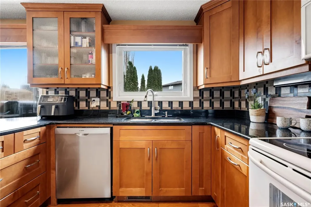 714 Delaronde Crescent Saskatoon SK S7J 3Z8